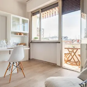 seaside-apt-private-parking-and-near-the-beach.it-tuscanyhotel.com/